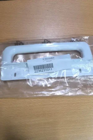 TIRADOR PUERTA FRIGORIFICO ZANUSSI, DISTANCIA TORNILLOS SUJECCION 133MM, RECAMBIO ORIGINAL,2236231011 Favorito De Clientes