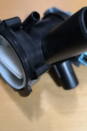 Última Versión BOMBA DESAGUE LAVADORA BOSCH, BALAY, ASPIRACION 30MM, SALIDA 24MM, TUBO PRESOSTATO 8,5MM, 3 TORNILLOS, 3 TUBOS, 481236018477