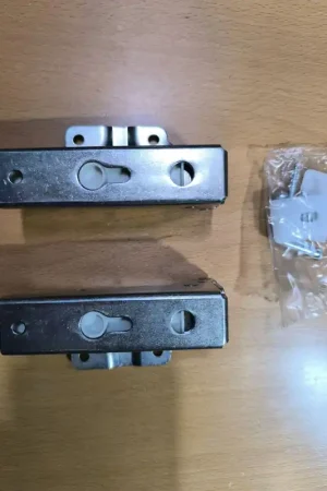 BISAGRAS PUERTA FRIGORIFICO WHIRLPOOL, BAUKNECHT, SMEG, CANDY, FAGOR, KIT DE 2 BISAGRAS PUERTA PANELABLE, 24X95X45 MM, FIJACION 52X41 MM, CENTRO AGUJEROS 67 MM, H721928 Precio Reducido