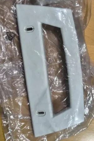 Envío Gratis TIRADOR PUERTA FRIGORIFICO ZANUSSI, DISTANCIA TORNILLOS SUJECCION 133MM, RECAMBIO ORIGINAL, 2236290017