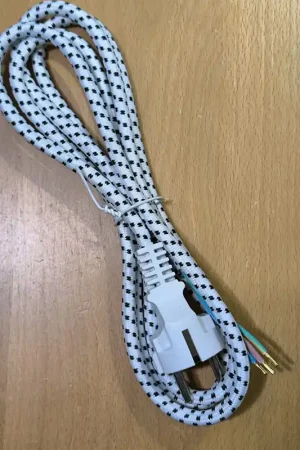 Última Oportunidad CABLE ALIMENTACION PLANCHA DE ROPA, 250V, FLEXIBLE, CABLE SILICONA COBRE, 3 HILOS, LARGO 2 MS 49DM036