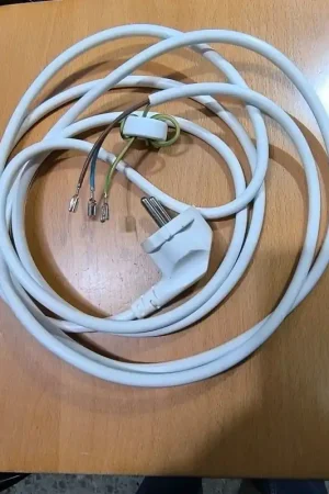 Precio De Oferta CABLE ENTRADA CORRIENTE FRIGORIFICO, CON BOBINA PARA ELIMINAR FRECUENCIAS/INTERFERENCIAS, LARGO 2600MM, 3 HILOS COBRE, MANGUERA FLEXIBLE, 2084561022 | Electrolux