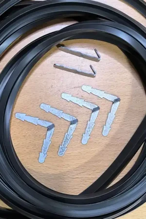 Última Oportunidad JUNTA PUERTA HORNO ESTANDAR, VALIDA VARIAS MARCAS, HACER A MEDIDA, LARGO 3200MM, ANCHO 11MM, ALTO 8MM,6 GANCHOS,A4260000010