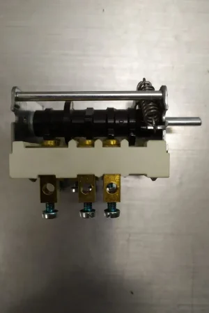 A Buen Precio CONMUTADOR COCINA ELECTRICA INDUSTRIAL, ZANUSSI, GIRATORIO, 30 A, 4 POSICIONES, 4 LEVAS,88/64/60/43 mm, EJE 6/4,5/24MM, 019239