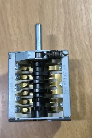 CONMUTADOR COCINA ELECTRICA, 6 LEVAS, 7 POSICIONES, 2 POLOS, 16 A, EJE 6/4,6/24 MM, A300004 Gran Oferta