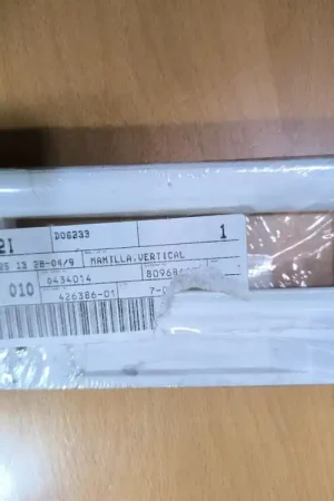 Promoción Exclusiva MANILLA PUERTA FRIGORIFICO AEG, ELECTROLUX, ZANUSSI, TIRADOR PUERTA, DISTANCIA TORNILLOS 132MM, RECAMBIO ORIGINAL, 2251328049