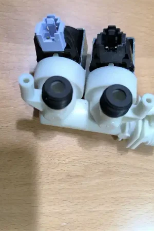 ELECTROVALVULA 2 VIAS LAVADORA INDESIT, BEKO, ENTRADA 3/4 SALIDA 10 MM90º, 220 V, RECAMBIO ORIGINAL, C00110333, 482000022813 Directo De Fábrica