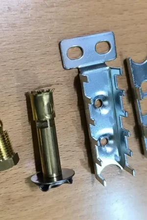 A Buen Precio PILOTO COCINA INDUSTRIAL 3 LLAMAS, GAS LICUADO/GAS NATURAL, PARTE SUPERIOR PILOTO 3 LLAMAS+TORNILLOS+SOPORTE+TUERCA CON OVALILLO, 100045D