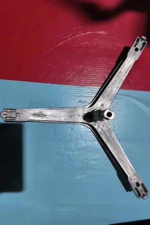 EJE TAMBOR LAVADORA SAMSUNG, LONGITUD 126MM, DIAMETRO CASQUILLO 35X18MM, BRAZO 247MM, ROSCA M10, POLEA 17X23MM, RECAMBIO ALTERNATIVO, DC000078A Popular