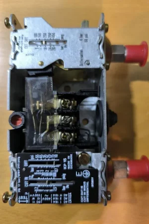 PRESOSTATO FRIGORIFICO ALTA / BAJA PRESION DANFOSS, KP15,-0,2 / 7,5 BAR, 8 / 28 BAR, 1/4 SAE, 060-1241 Comprar En Línea