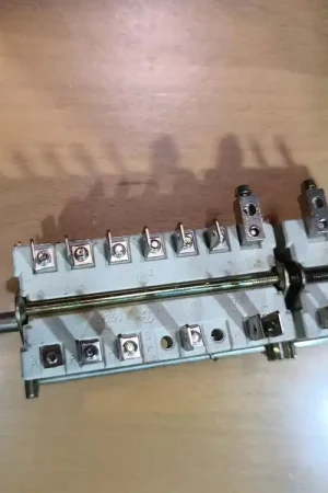 SELECTOR INTERRUPTOR AEG, ROTATIVO, 9 POSICIONES, 8996454064601 Bestseller